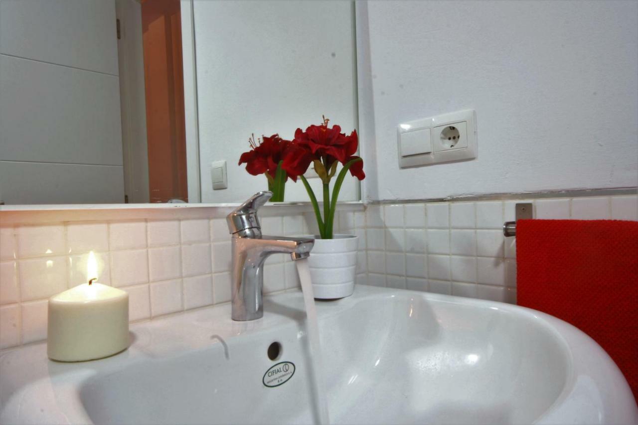 Apartamento Vacacional Carmona Apartment ภายนอก รูปภาพ